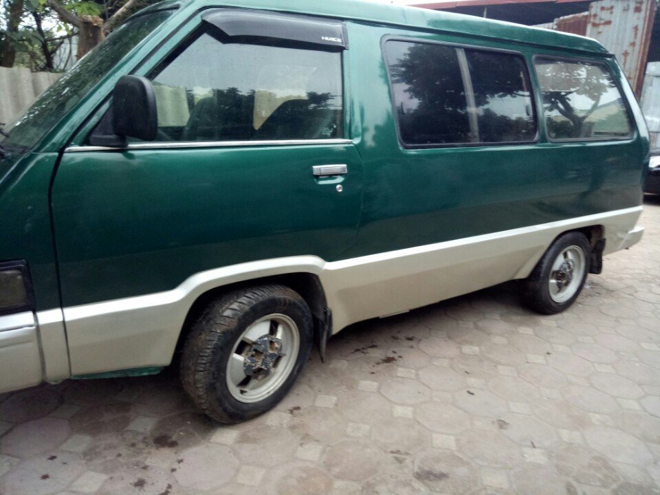 Toyota Hiace 1992 - Cần bán Toyota Hiace 9 chỗ đăng ký 1992, màu xanh lục  nhập