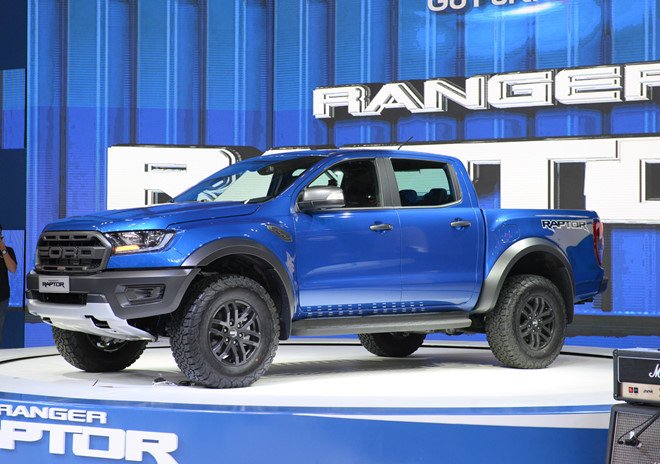 Ford Ranger Raptor tăng giá từ đại lý, hiện tượng mua “bia kèm lạc”