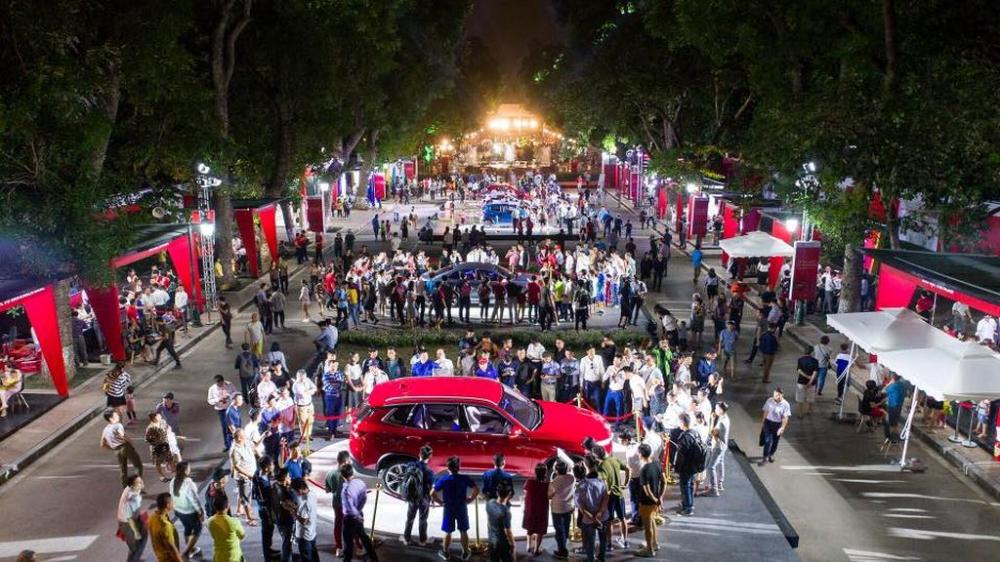 VinFast ký 2.000 hợp đồng bán xe trong hai ngày ra mắt tại Hà Nội