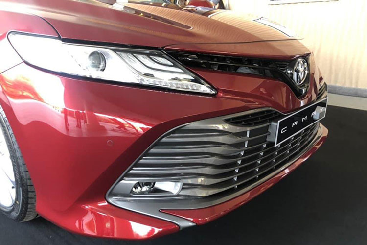 Cận cảnh mẫu Toyota Camry 2019 thế hệ mới sắp mở bán tại Việt Nam a2