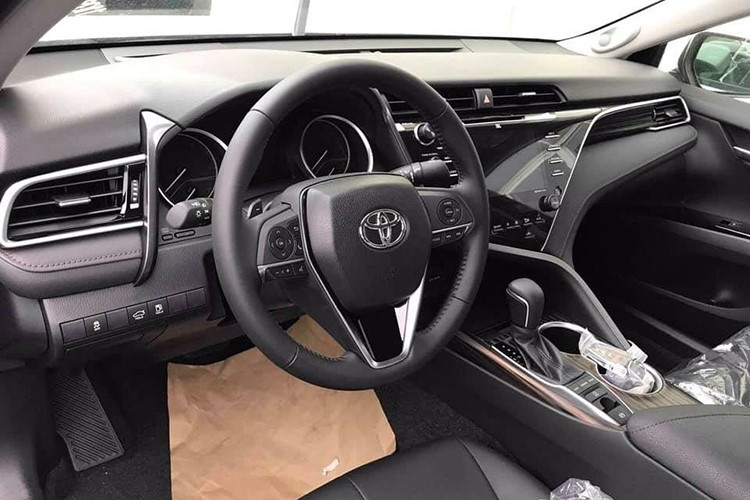 Cận cảnh mẫu Toyota Camry 2019 thế hệ mới sắp mở bán tại Việt Nam a7