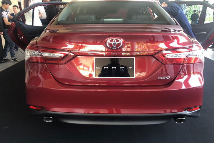 Cận cảnh mẫu Toyota Camry 2019 thế hệ mới sắp mở bán tại Việt Nam a3