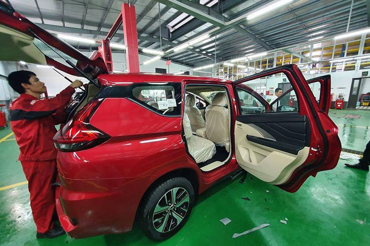 Mitsubishi Xpander tăng cường phiên bản màu đỏ cho thị trường Việt a3