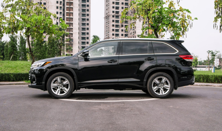 Toyota Highlander Limited 2019 giá hơn 4 tỷ cập bến Việt Nam a2