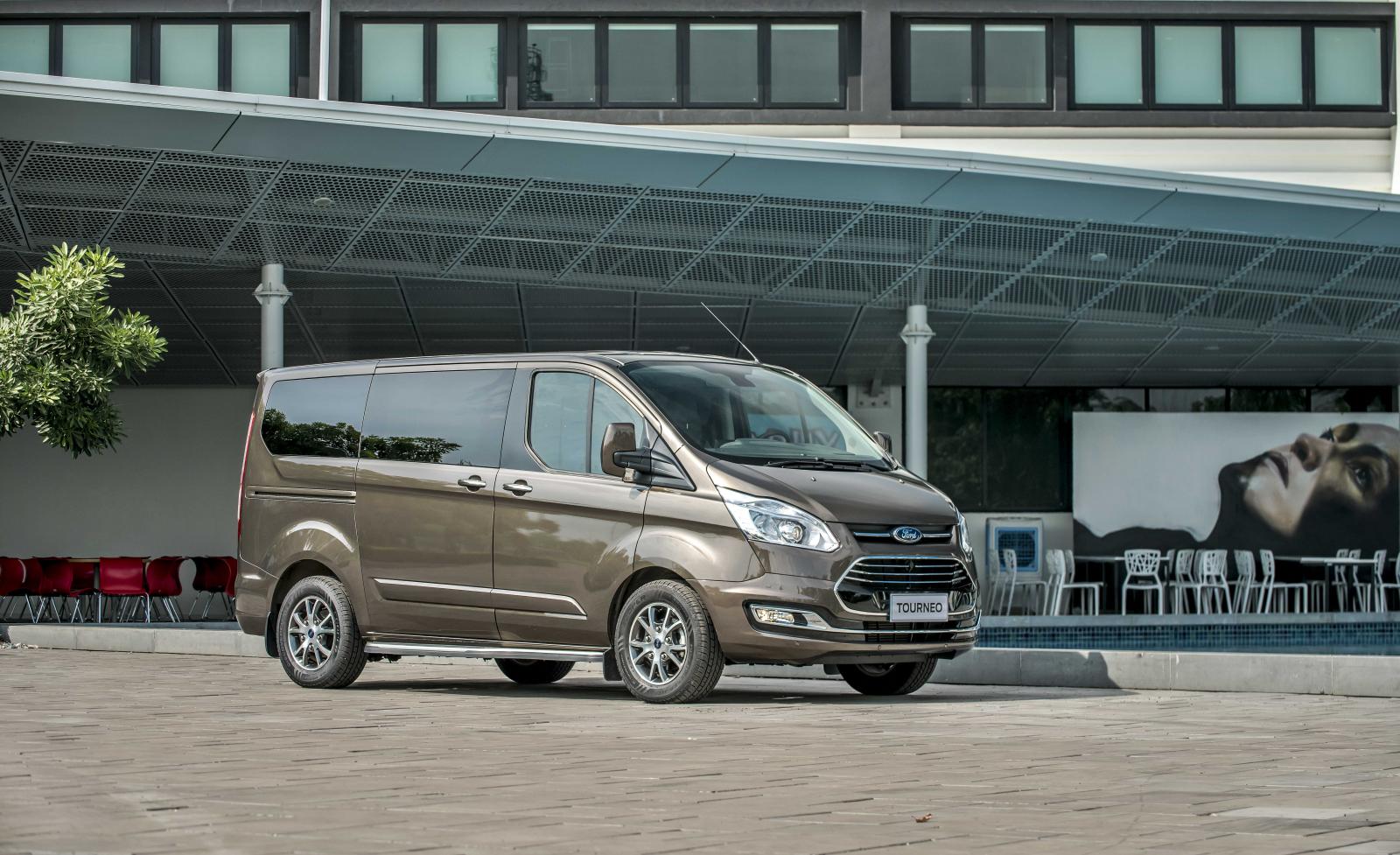 Ford Tourneo 2019 ra mắt tại Việt Nam với 2 phiên bản, giá bán từ 999 triệu đồng 1