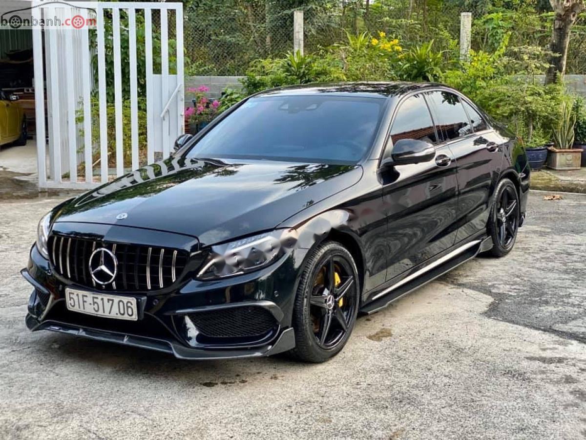 Bán xe Mercedes C300 màu Đen đời 2018 như mới giá rẻ