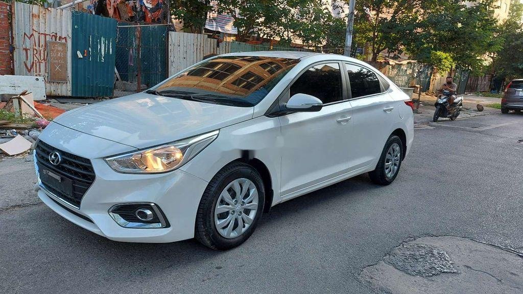 Bán Hyundai Accent năm 2019, màu trắng còn mới