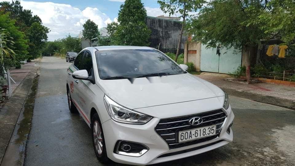 Bán Hyundai Accent 2019, màu trắng còn mới