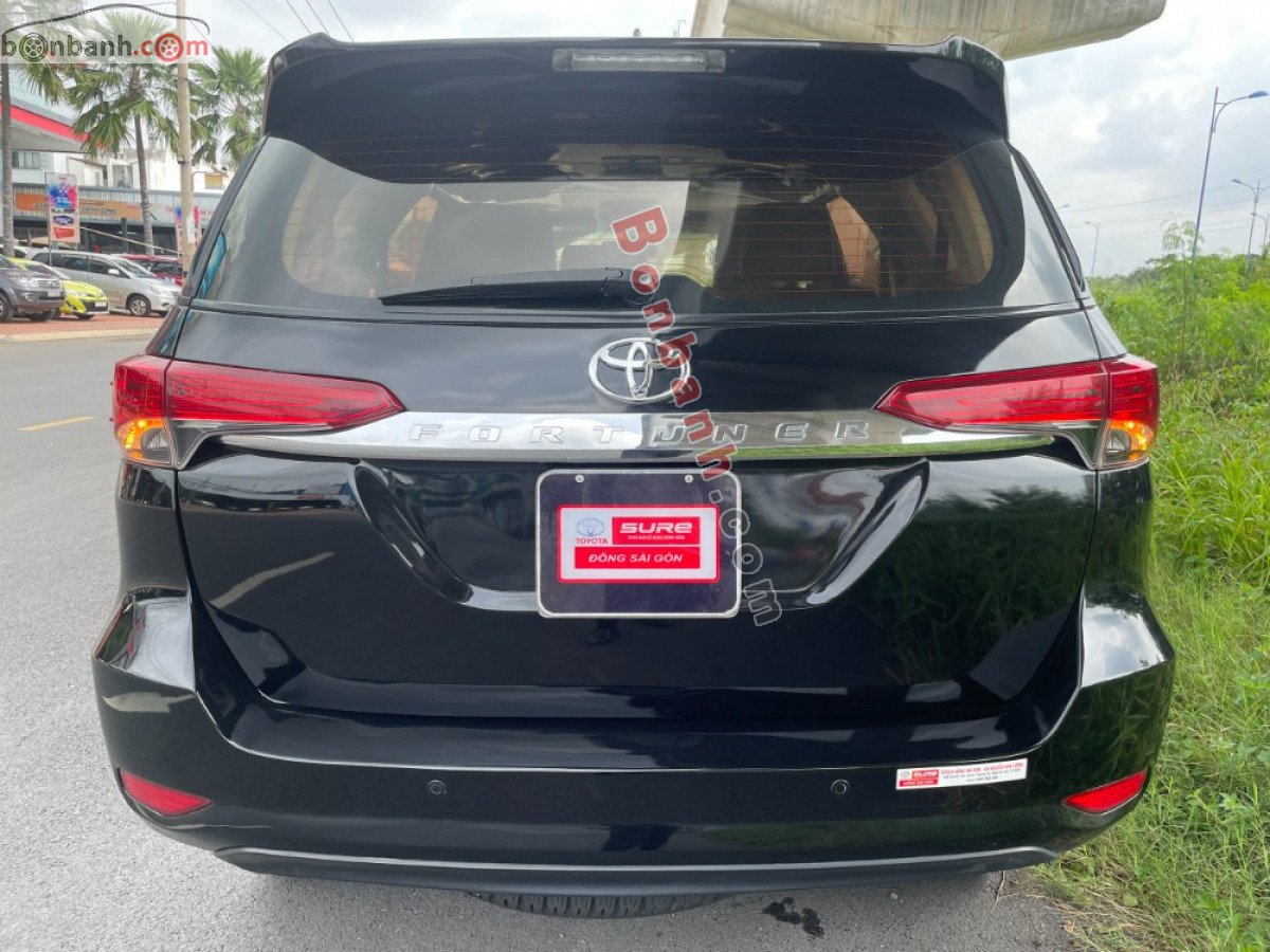 Bán Toyota Fortuner 2.7V 4x2 AT năm sản xuất 2017, màu đen, nhập khẩu nguyên chiếc