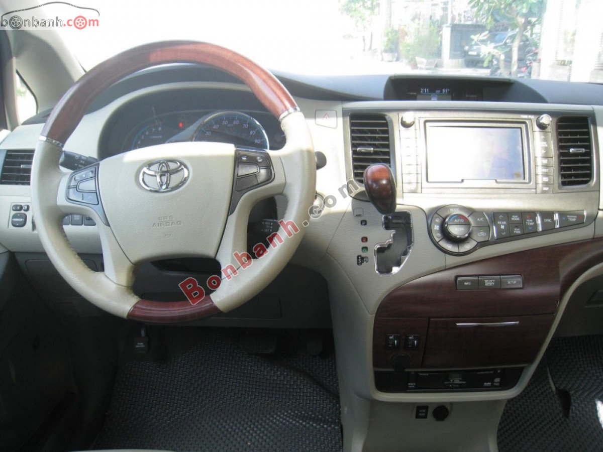 Bán ô tô Toyota Sienna sản xuất 2013, màu trắng, nhập khẩu  