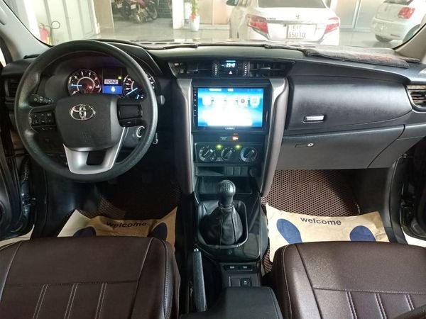 Cần bán lại xe Toyota Fortuner MT năm 2018, màu xám, giá chỉ 847 triệu