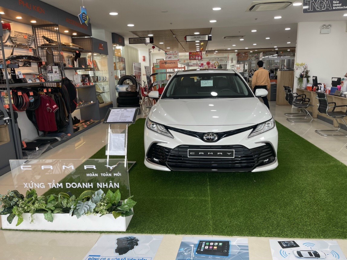 Cần bán Toyota Camry 2.0Q sản xuất 2022, màu trắng, xe nhập