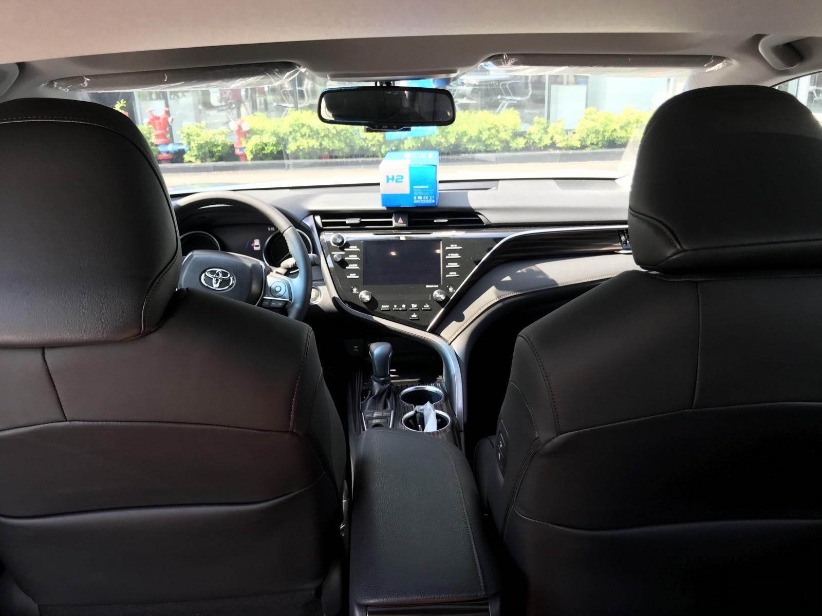 Cần bán xe Toyota Camry 2.5Q sản xuất 2022, màu trắng, xe nhập