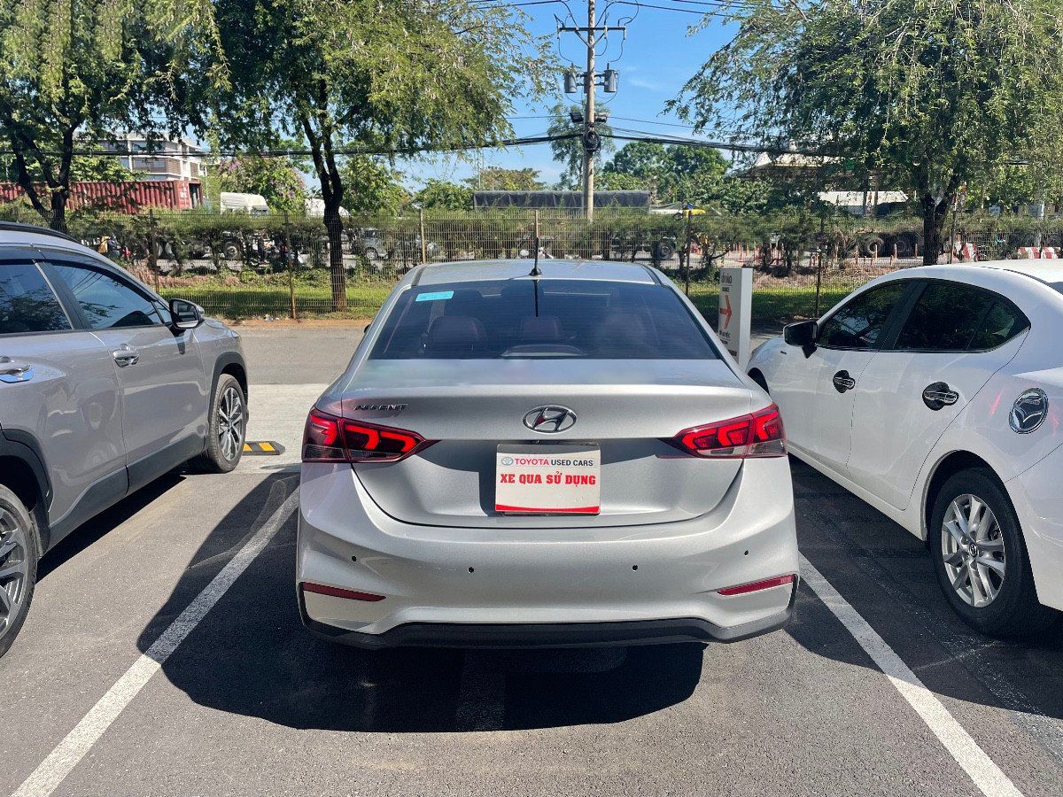 Bán Hyundai Accent sản xuất năm 2018, màu bạc số tự động, 470tr