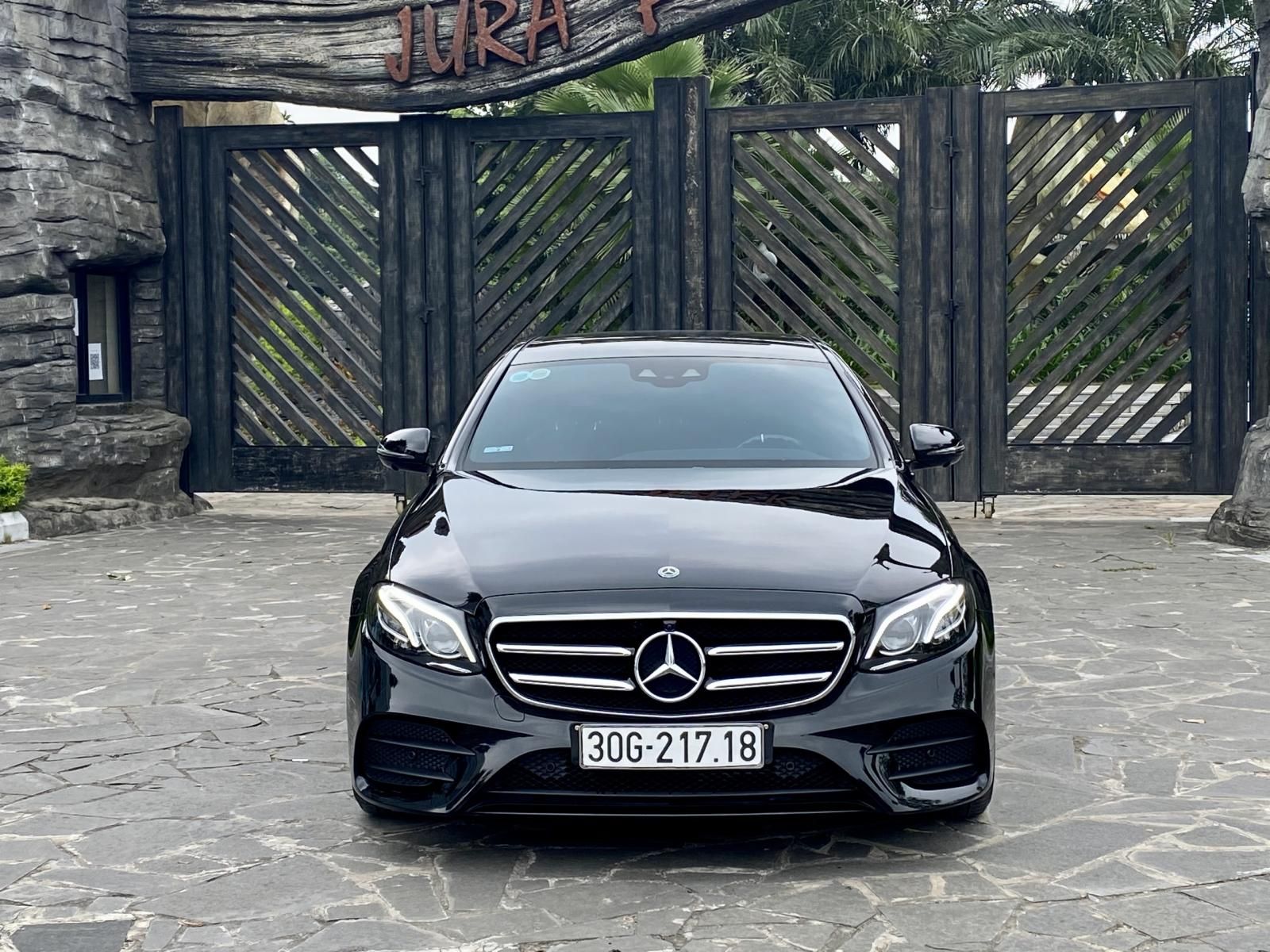 Mercedes-Benz 2019 - Màu đen siêu mới