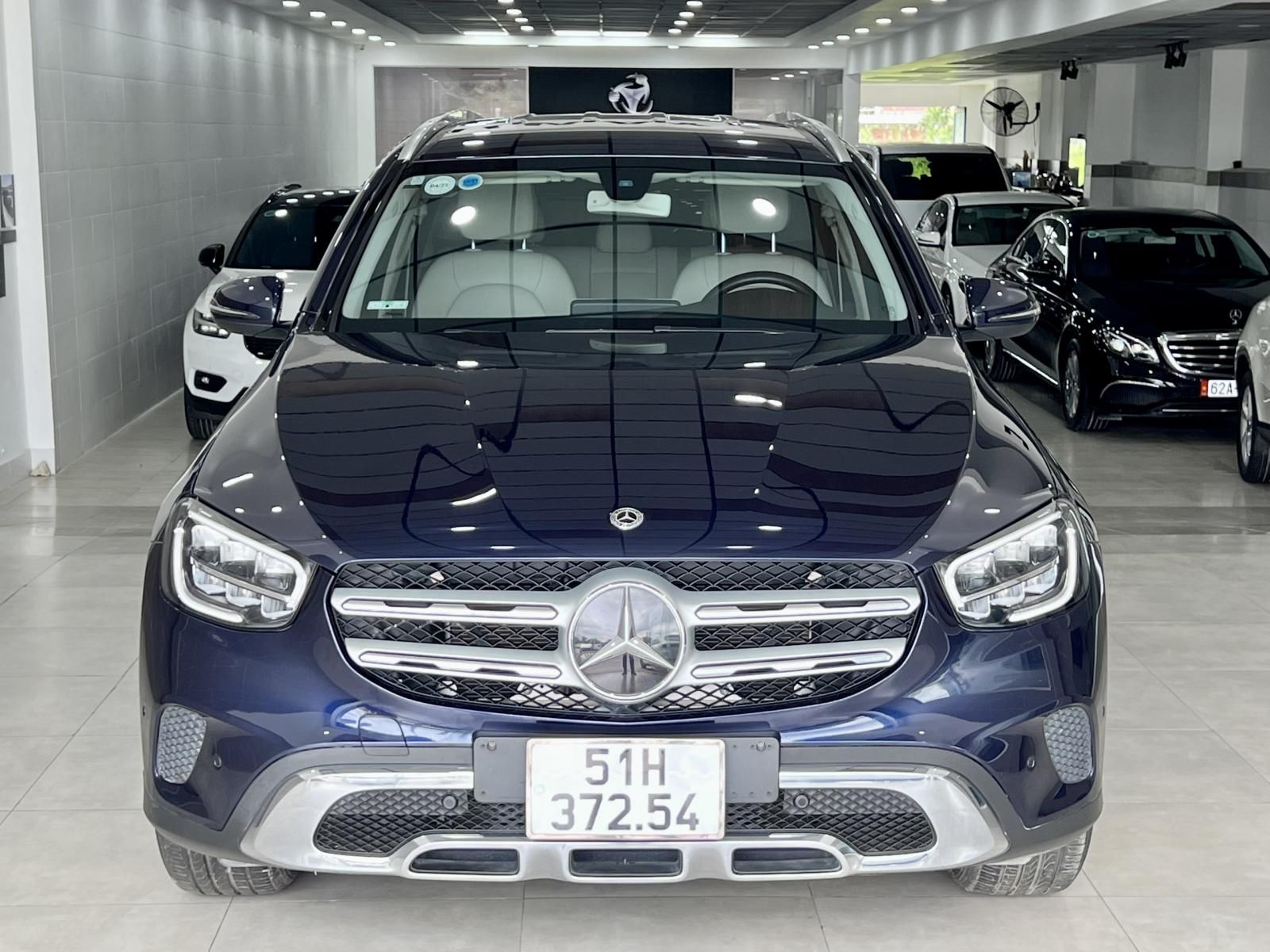 Mercedes-Benz GLC 200 2020 - Màu xanh, nội thất kem