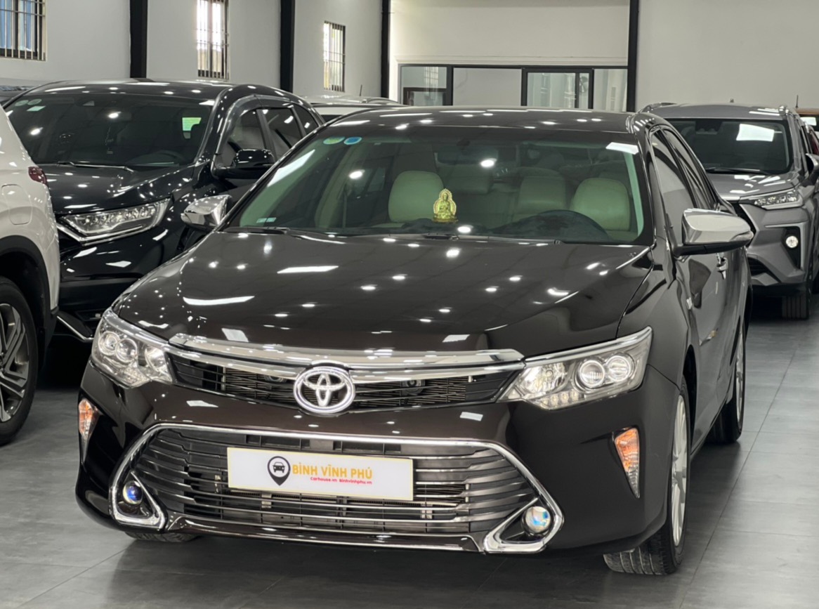 Toyota Camry 2.0  2018 - — Toyota camry 2.0 E màu nâu biển HCM   — Sản Xuất 2018  