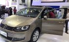 Volkswagen Sharan   AT 2017 - Bán xe Volkswagen Sharan AT đời 2017, màu vàng