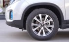 Kia Sorento GATH 2017 - Cần bán Kia Sorento GATH đời 2017, màu bạc, giá chỉ 782 triệu