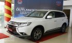 Mitsubishi Stavic 2017 - Bán Mitsubishi Outlander Đà Nẵng, bán xe 7 chỗ 2.0, CKD, hỗ trợ vay 90%, liên hệ: Lê Nguyệt: 0911.477.123