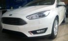 Ford Focus Titanium 1.5L  2018 - Bán nhanh xe Ford Focus Titanium 1.5L Sedan trắng 2018, tặng BH và phụ kiện đi kèm