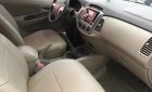 Toyota Innova 2.0E 2014 - Cần bán lại xe Toyota Innova 2.0E năm 2014, màu bạc xe gia đình