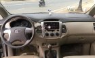 Toyota Innova 2.0E 2014 - Cần bán lại xe Toyota Innova 2.0E năm 2014, màu bạc xe gia đình