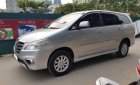 Toyota Innova E 2013 - Cần bán Toyota Innova E sản xuất 2013, màu bạc xe gia đình chính chủ