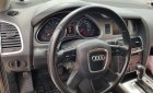 Audi Q7 2008 - Em cần bán Audi Q7 4.2 màu xám, nội thất đen. Chạy đúng 75.000km, xe biển số SG, sản xuất 2008, đăng kí 2009