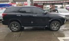 Toyota Fortuner   V 4X2AT  2017 - Cần bán gấp Toyota Fortuner V 4X2AT 2017, màu đen số tự động