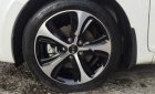 Kia Rondo 2.0 AT 2017 - Bán ô tô Kia Rondo 2.0 AT sản xuất 2017, màu trắng, giá tốt