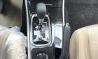 Mitsubishi Outlander 2.0 CVT 2018 - Bán Mitsubishi Outlander 2.0 CVT đời 2018, màu trắng, khuyến mại lớn