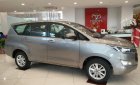 Toyota Innova 2.0 E 2018 - Bán Toyota Innova 2.0 E năm sản xuất 2018, màu xám 