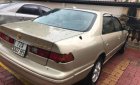 Toyota Camry LE 2.2 MT 1998 - Bán Toyota Camry LE 2.2 MT đời 1998, màu vàng, nhập khẩu