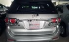 Toyota Fortuner 2.7V 4X2 AT 2016 - Cần bán Toyota Fortuner 2.7V 4x2 đời 2016, màu bạc xe gia đình, 910tr