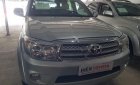 Toyota Fortuner 2.7V 4x4 AT 2010 - Bán xe Toyota Fortuner 2.7V 4x4 năm sản xuất 2010, màu bạc, xe gia đình