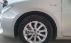 Toyota Camry 2.0 E 2016 - Bán ô tô Toyota Camry 2.0 E 2016, màu vàng cát
