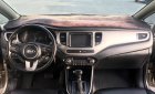 Kia Rondo GAT 2017 - Bán Kia Rondo 2017 tự động, màu vàng cát, xe còn rất mới đi kỹ