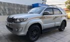 Toyota Fortuner 2.7V 4x4 AT 2015 - Bán Toyota Fortuner 2.7V 4x4 AT sản xuất năm 2015, màu bạc xe gia đình, giá 800tr