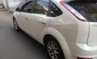 Ford Focus 2010 - Bán ô tô Ford Focus đời 2010, màu trắng xe gia đình