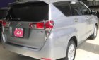 Toyota Innova 2.0E 2016 - Cần bán gấp Toyota Innova 2.0E đời 2016, màu bạc như mới, 695 triệu