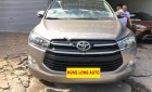 Toyota Innova 2.0E 2017 - Cần bán xe Toyota Innova 2.0E năm sản xuất 2017, màu xám, giá chỉ 719 triệu