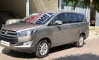 Toyota Innova 2016 - Cần bán lại xe Toyota Innova 2.0E năm 2016, màu xám (ghi), giá 705 triệu