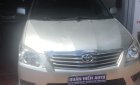 Toyota Innova 2.0E 2013 - Bán xe Toyota Innova 2.0E năm 2013, màu bạc