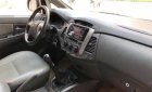 Toyota Innova 2.0E 2013 - Cần bán gấp Toyota Innova 2.0E đời 2013, màu bạc