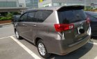 Toyota Innova 2017 - Cần bán gấp Toyota Innova sản xuất 2017, màu nâu