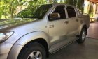 Toyota Hilux 2011 - Bán ô tô Toyota Hilux năm sản xuất 2011, màu vàng cát