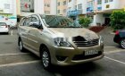 Toyota Innova E 2012 - Bán ô tô Toyota Innova E 2012, màu vàng cát