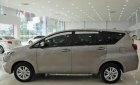 Toyota Innova 2017 - Cần bán gấp Toyota Innova đời 2017, màu bạc, giá tốt