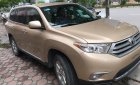 Toyota Highlander LE 2011 - Cần bán gấp Toyota Highlander năm 2011 màu vàng, 1 tỷ 180 triệu, nhập khẩu nguyên chiếc Mỹ, siêu đẹp